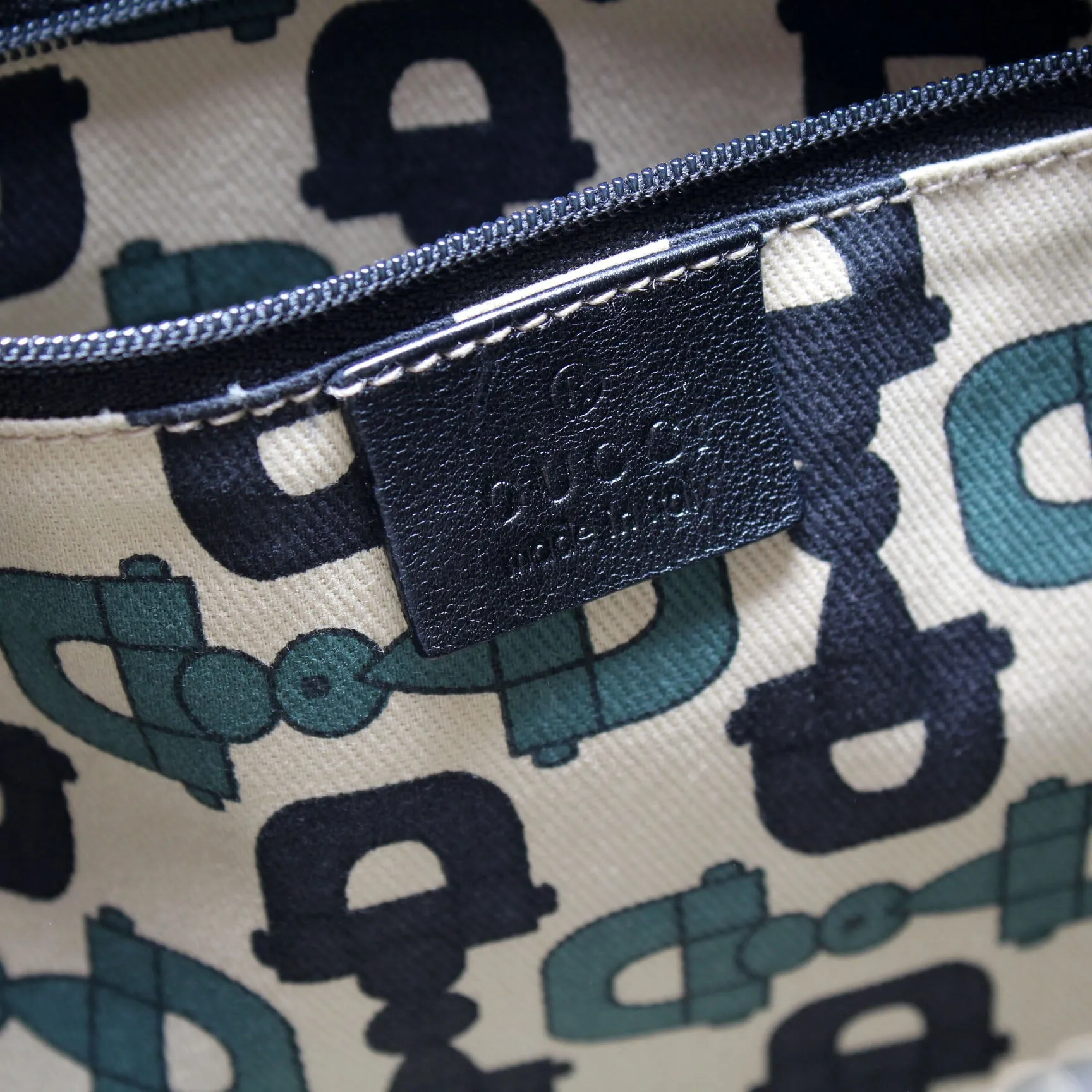 189833 Gucciscima D Ring Hobo