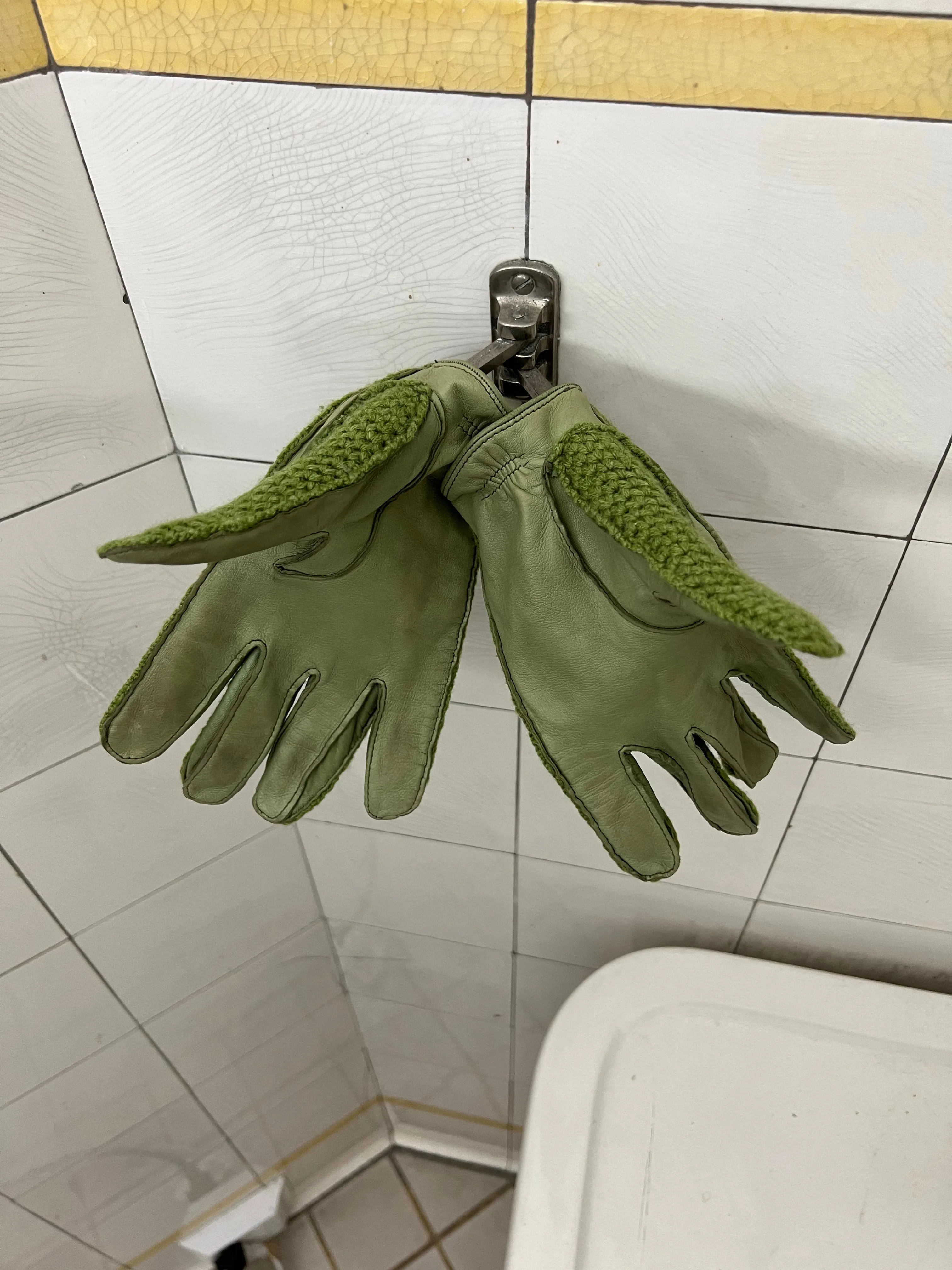 1980s Armani Tonal Green Gloves - Size M